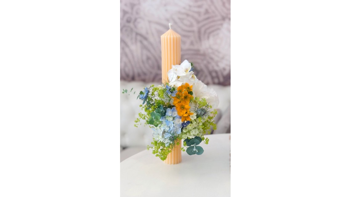 Lumanare stalp somon pentru botez decorata cu flori naturale Peach Blue 3
